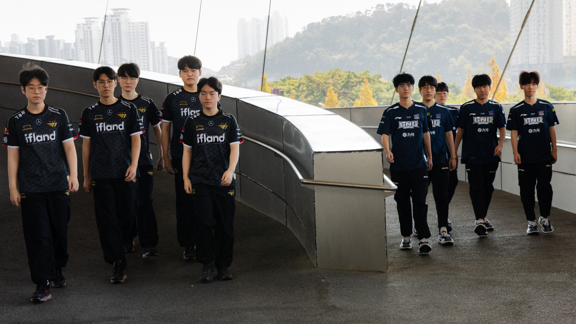 T1 and LNG Esports walking ahead of their quarterfinal